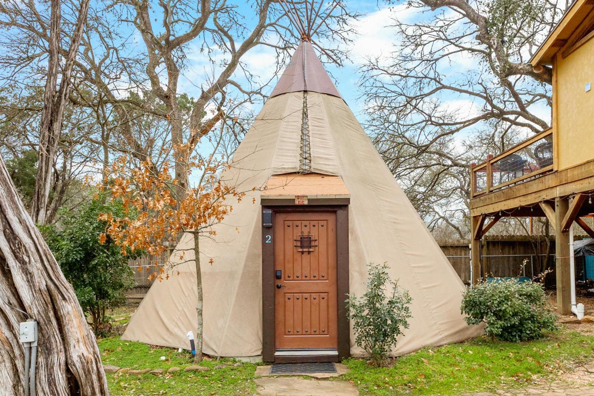 Deer Run - Tipi 2 * New Braunfels